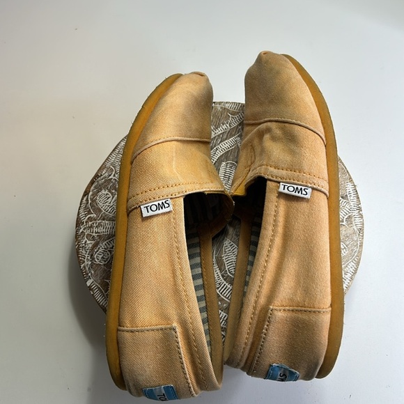 TOMS YELLOW SLIP ON FLATS SIZE 7.5 - Picture 7 of 9